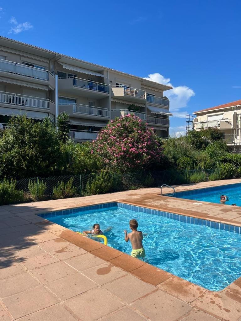 Studio Cosy Avec Terrasse Et Garage Saint-Laurent Du Var Limitrophe Nice Eksteriør bilde